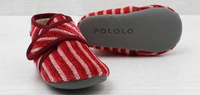pololo-kletter-hausschuhe-cosy-recy-tex-rot-seitlich-sohle-rechteck
